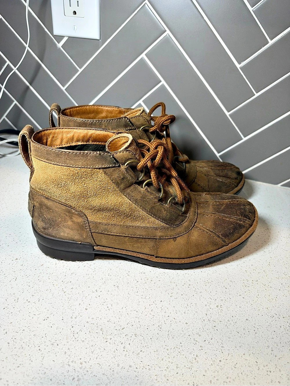UGG Cecile Waterproof Duck Boot Brown Lace-Up Ankle Boots size 8 woman’s